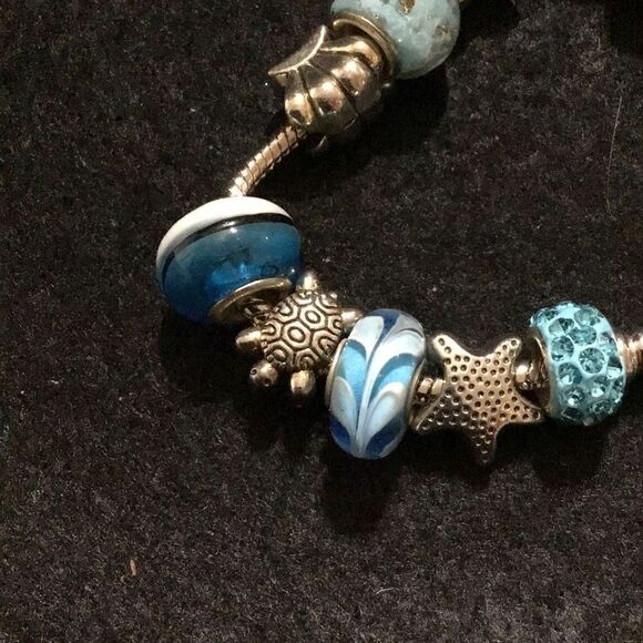 Beautiful, Marano bead and sea critter bracelet - Picture 2 of 3